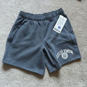 3-16 New size S Women’s Lululemon Scuba Mid-Rise Oversized 7"Graphic Shorts